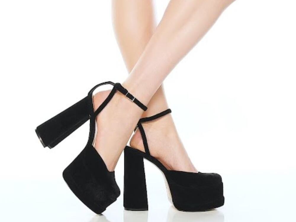 Schutz Luan Platform Heels 11 Black NWOT Mary Janes Ankle Strap Chunky 90s Y2K